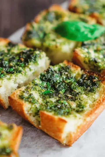 Fresh Basil Garlic Bread